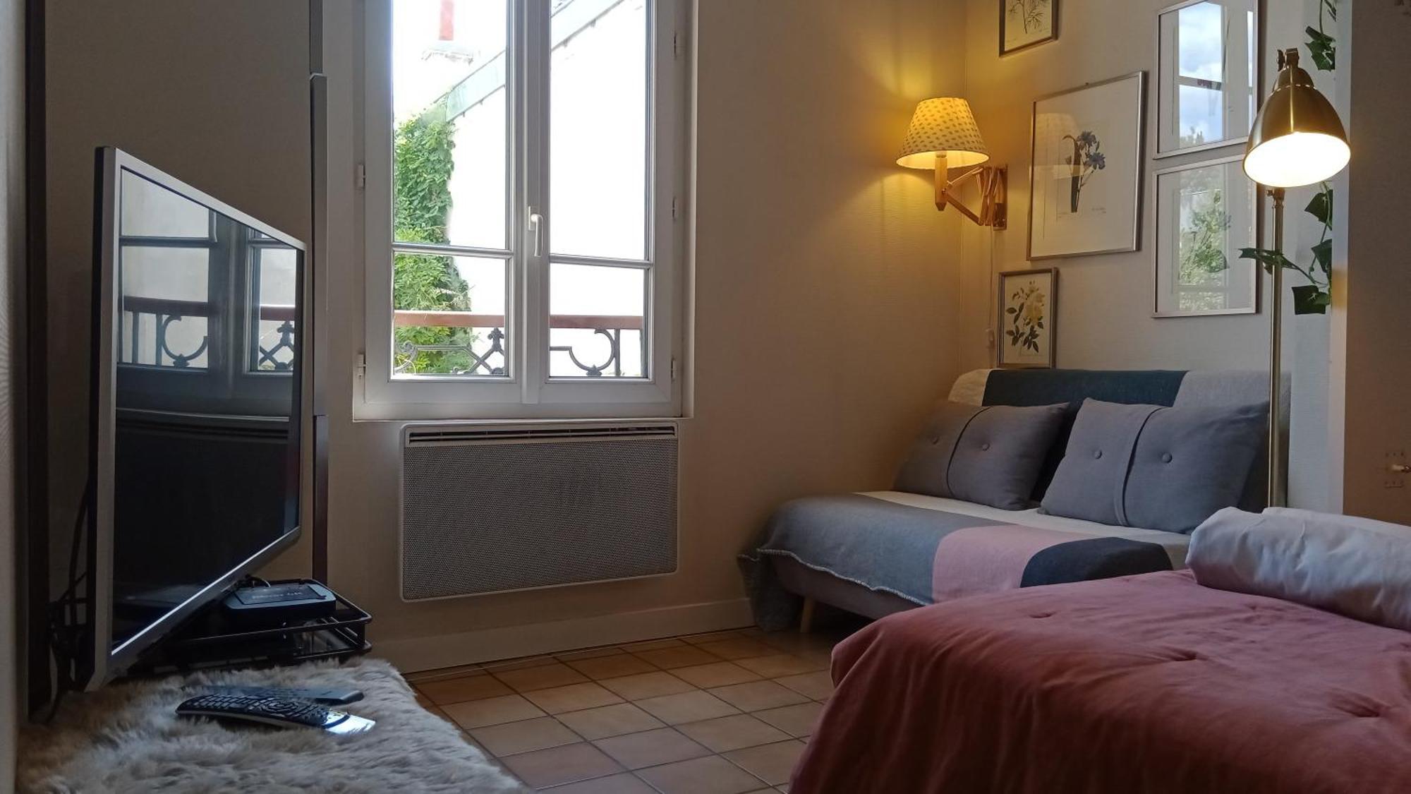 Paris Authentic House Small, Bright And Calm Studio Номер фото